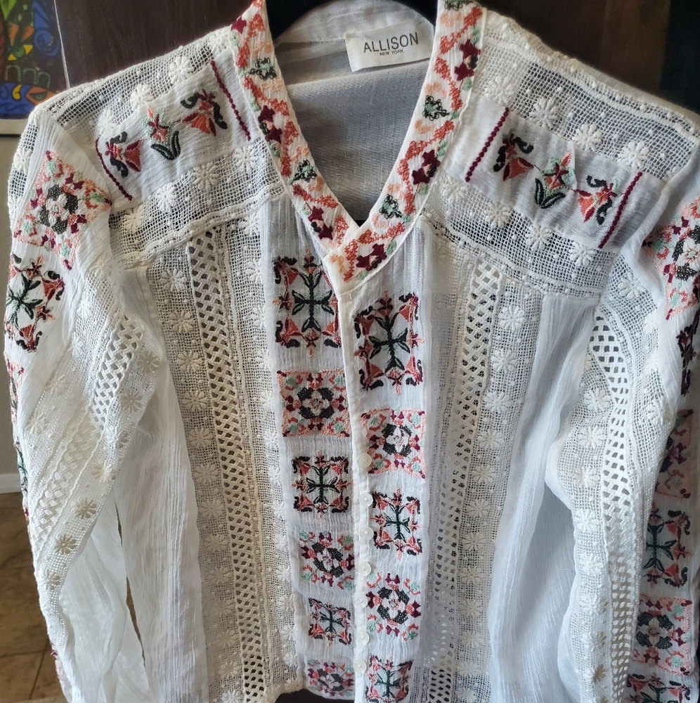 Allison New York Crop  White Embroidered Blouse NWT!
